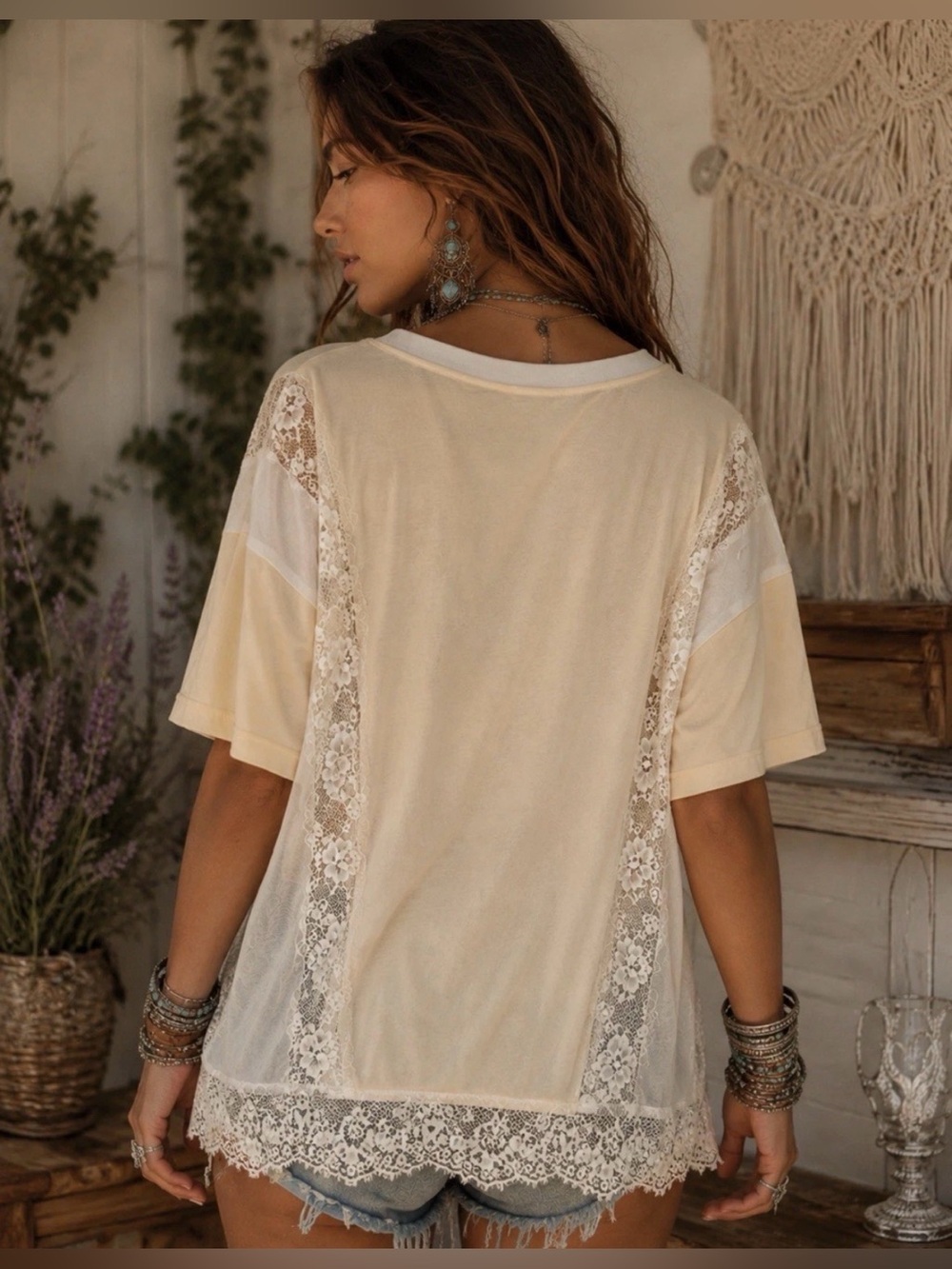 H161 NWT Blue Velvet M pp28 Boho Lace-Trim Austin Texas Graphic Tee - Cream Top - Picture 2 of 10